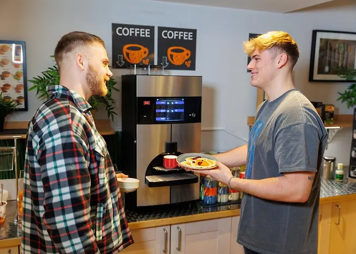 أيه&أو هاوبتبانهوف فندق 2*